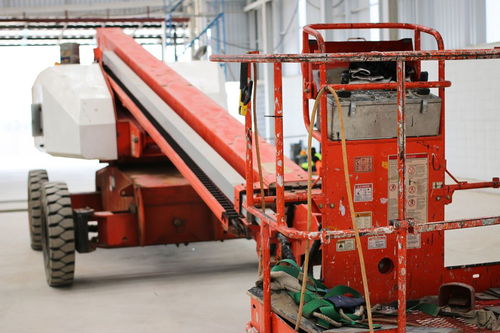 重型自调式焊接滚轮架驱动电机的选型及其在电杆滚焊机中的应用